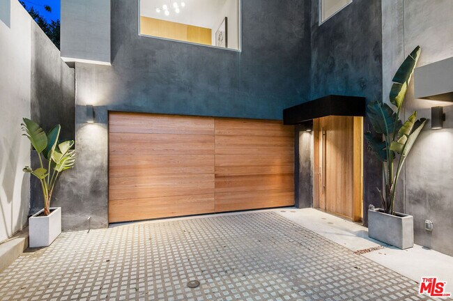 Building Photo - 1264 Hyperion Ave