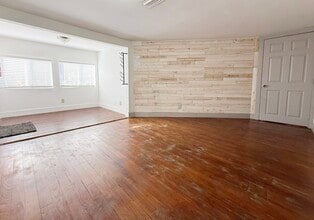 Building Photo - 2405 Sunset Blvd