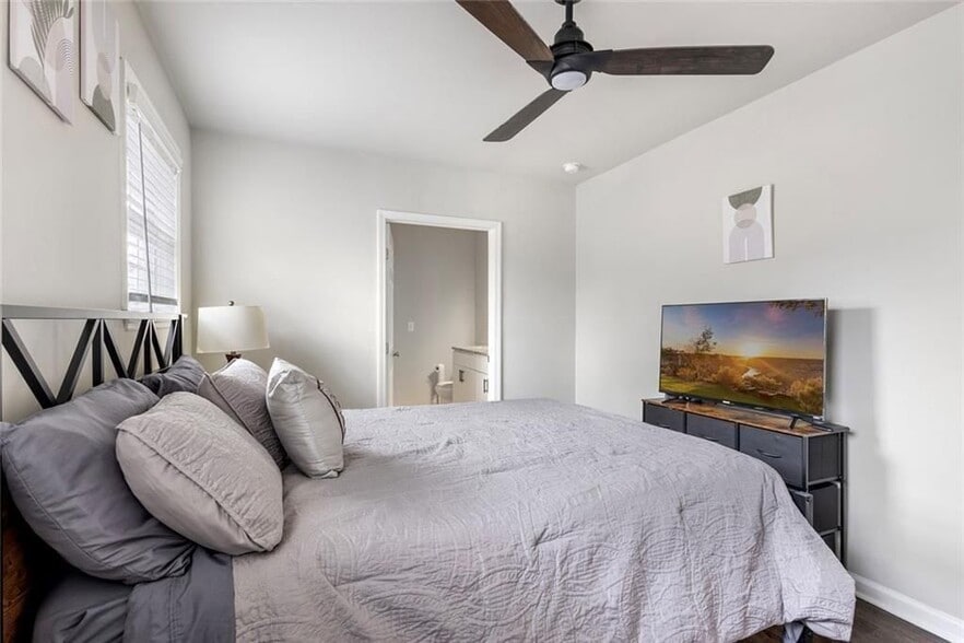 Building Photo - 1585 Archer St SW