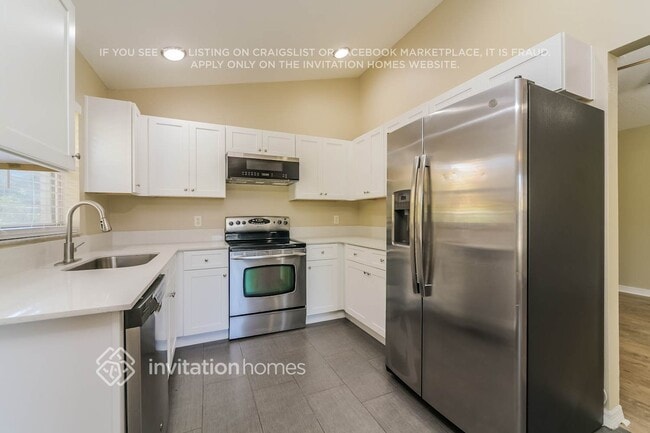 Building Photo - 215 1st St