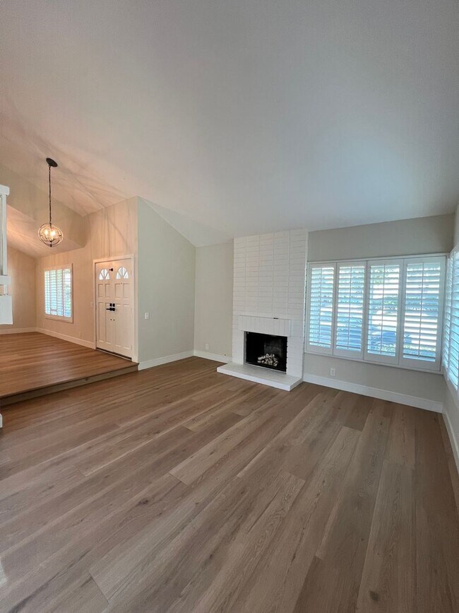 Building Photo - Complete Remodel Dearfield 3 bedroom 2.5 Bath home Ready for Lease