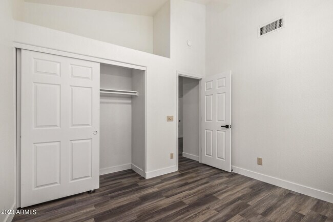 Building Photo - 4325 E Montgomery Rd