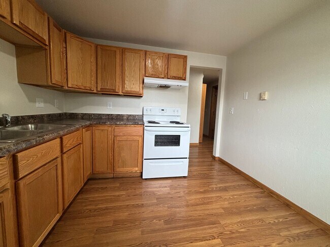 Building Photo - Regal Landing ||