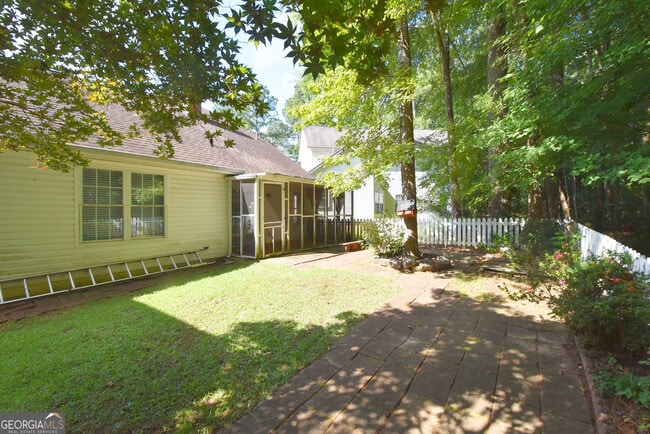 Building Photo - 571 N Fairfield Dr