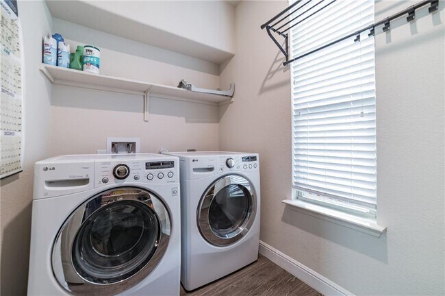 Building Photo - 308 Potters Peak Way