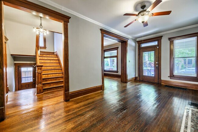 Building Photo - Short North / Victorian Village Stunning Single Family House!