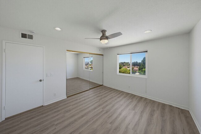 Building Photo - GORGEOUS VIEWS of Anahiem Hills
