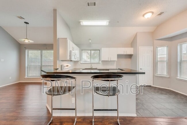 Building Photo - 1220 Royal Crescent Dr