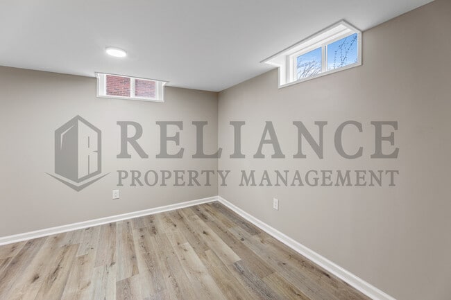 Building Photo - 2506 N Somerset Ave