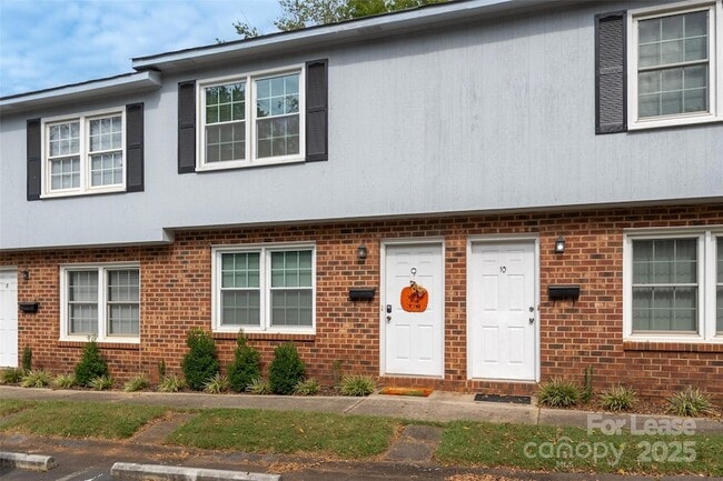 Building Photo - 1422 Delane Ave