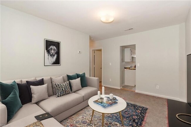 Building Photo - 1443 W 40th St
