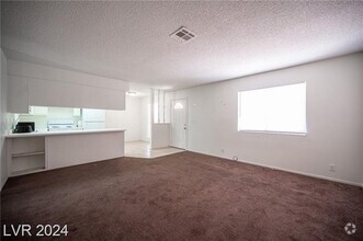 Building Photo - Beautiful 2 bedroom - 2 bath condo in Crai...