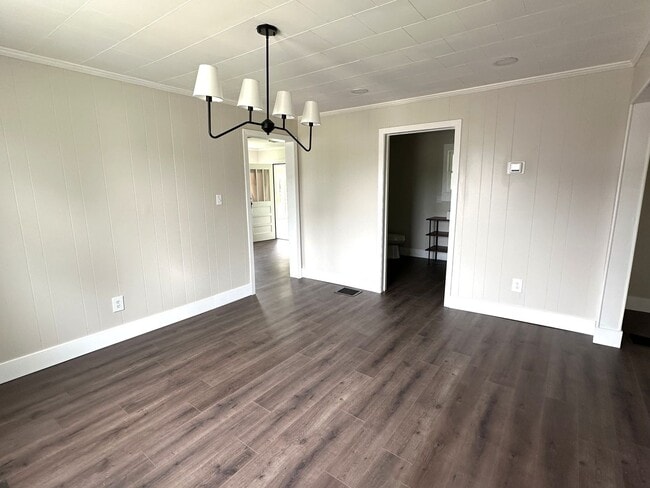 Building Photo - IMMACULATE, completely remodeled, one leve...