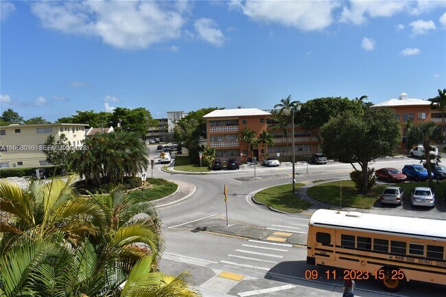 Building Photo - 1885 NE 121st St