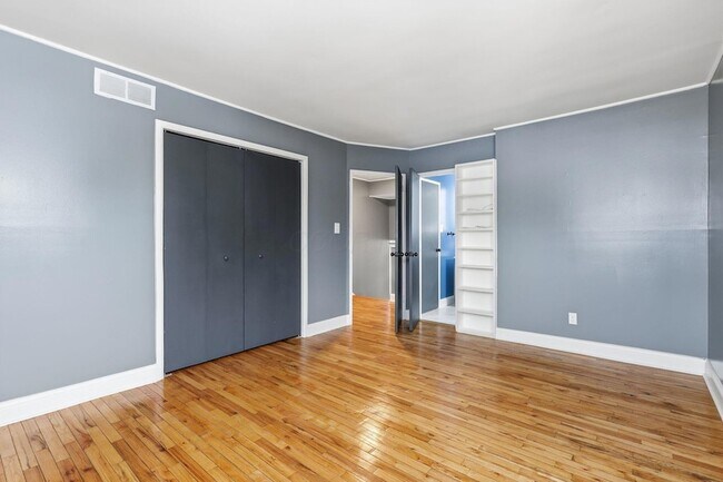 Building Photo - 3042 Rightmire Blvd