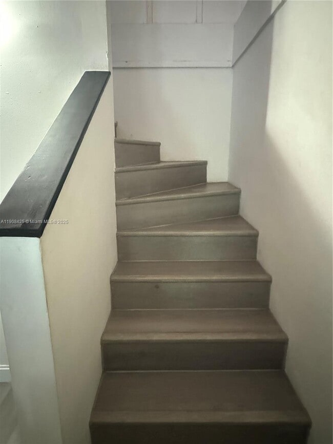 Building Photo - 9986 Royal Palm Blvd