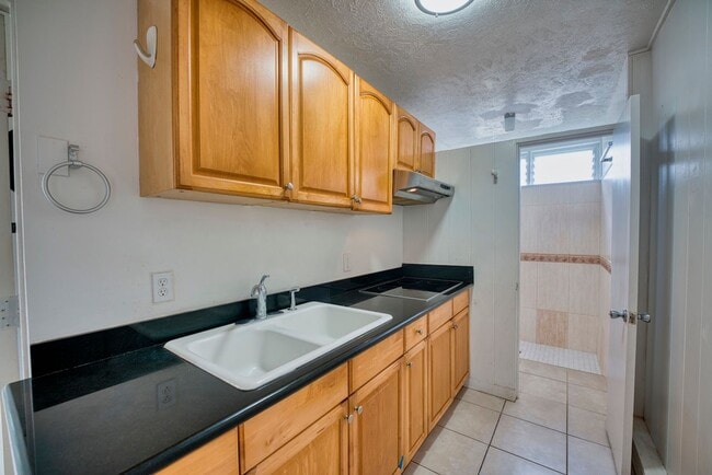 Building Photo - 1770 Kilauea Ave