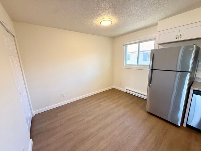 Building Photo - 4950-4956 Basswood Drive