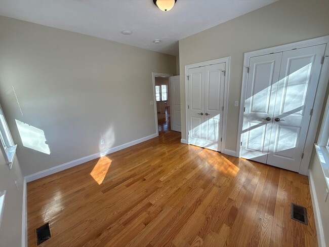 Building Photo - 14 Chapel St