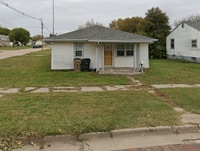 Building Photo - 3 Bedroom, 1 Bathroom House with Carport
