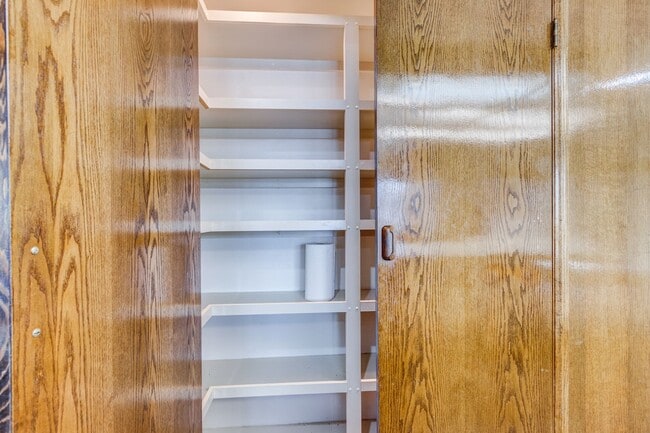 Building Photo - 15293 Golden Star Ave