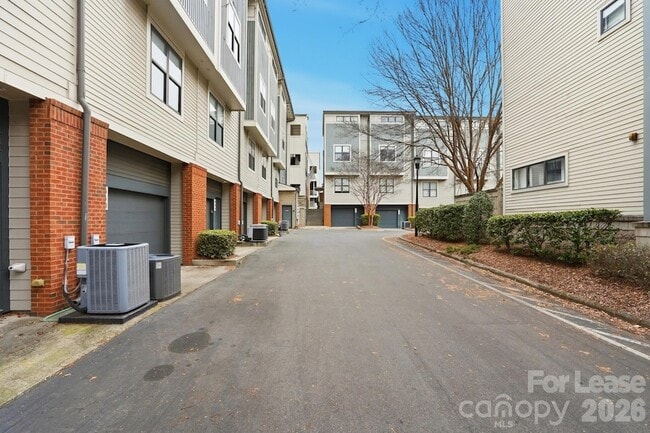 Building Photo - 440 N McDowell St