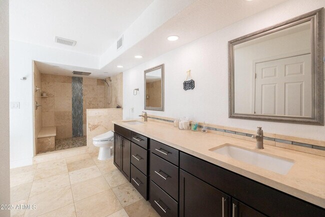 Building Photo - 5442 S Hurricane Ct