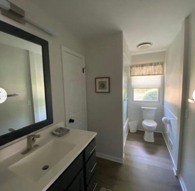 Building Photo - 3 bed/2 bath ranch on the NE side!