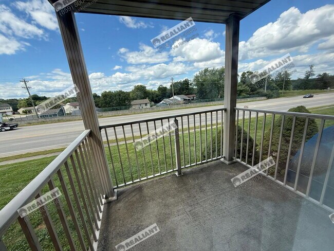 Building Photo - 908 Amhurst Dr