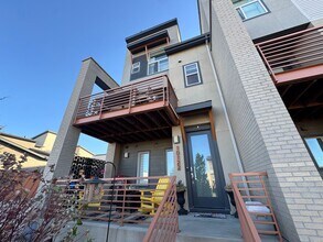 Building Photo - Luxury Lone Tree Living