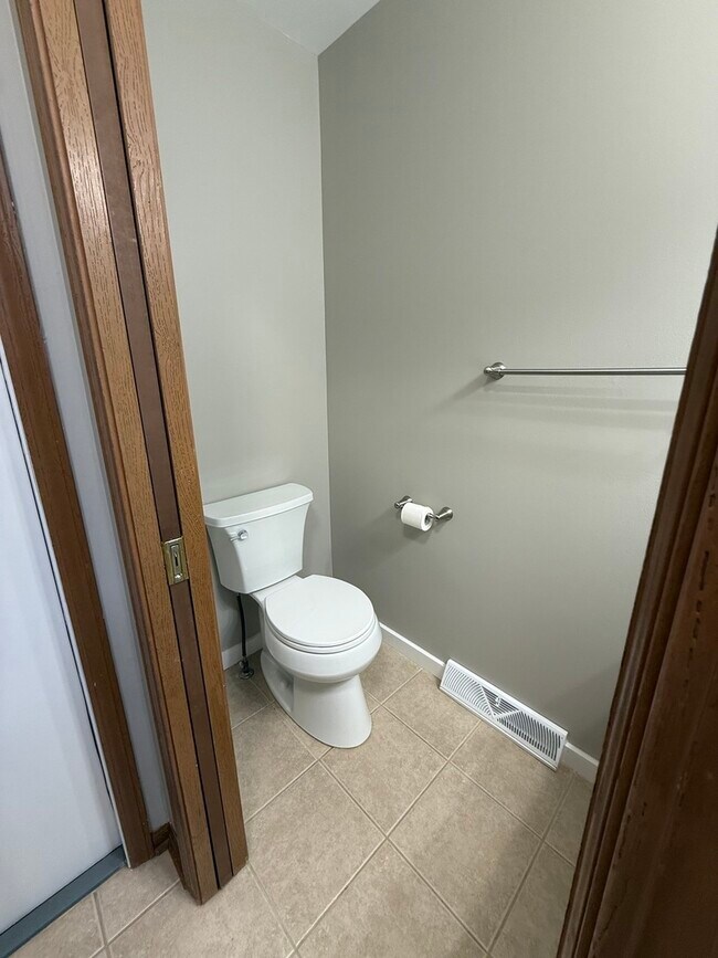 Building Photo - 53 Spuhler Dr