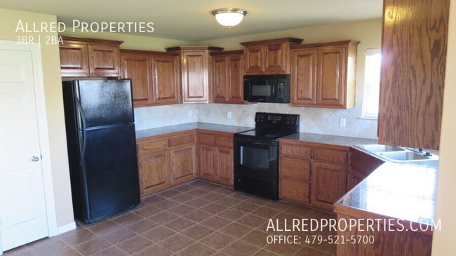 Building Photo - Gorgeous 3 Bedroom 2 Bathroom Single Famil...