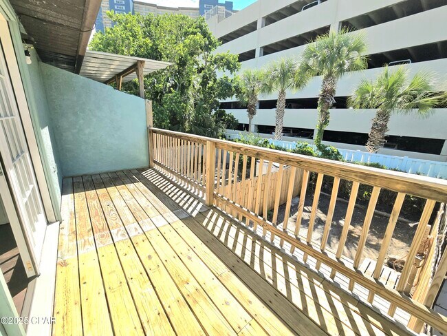 Building Photo - 636 W Caladium Cir