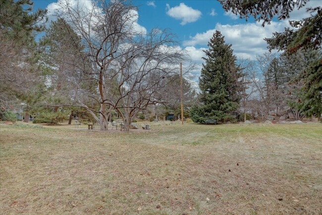Building Photo - Stunning Remodeled Townhome in North Boulder