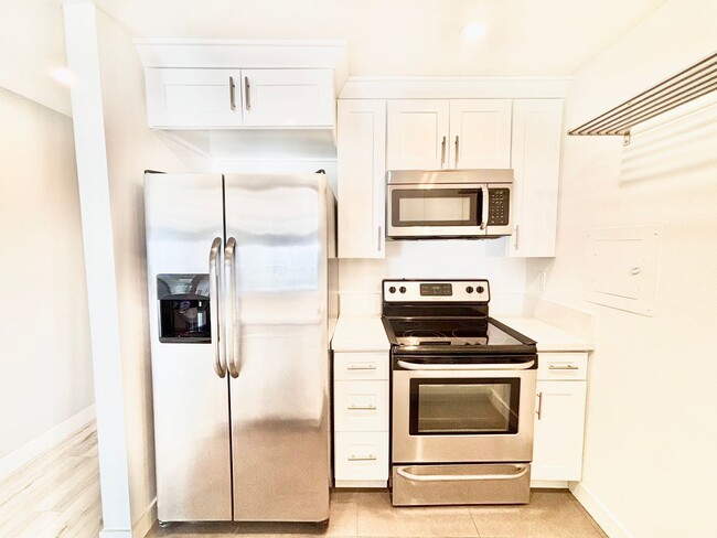 Building Photo - 258 E Surfside Dr