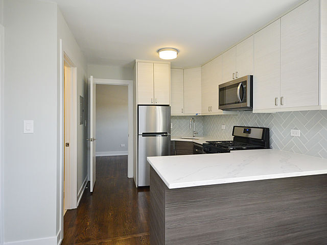 Building Photo - One Bed Apartment in the heart of Edgewater