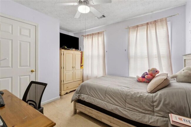 Building Photo - 436 Shenandoah Ct