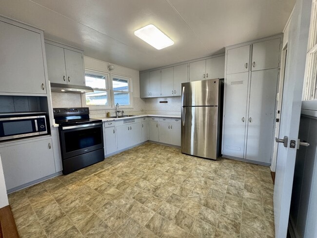 Building Photo - 829 Nanakai Pl
