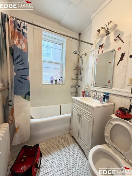 Building Photo - 11 Euston St