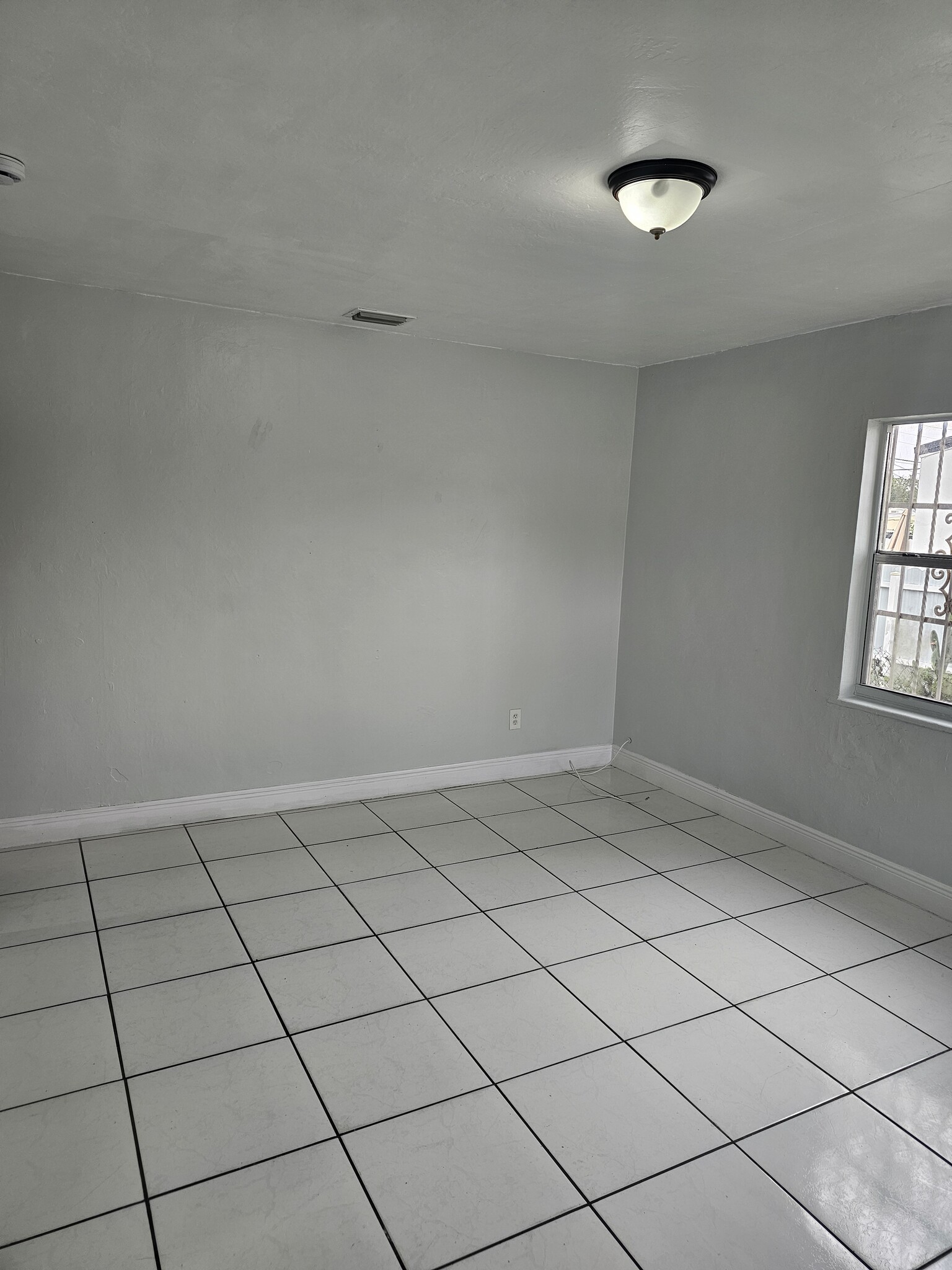 Building Photo - 1240 Rutland St