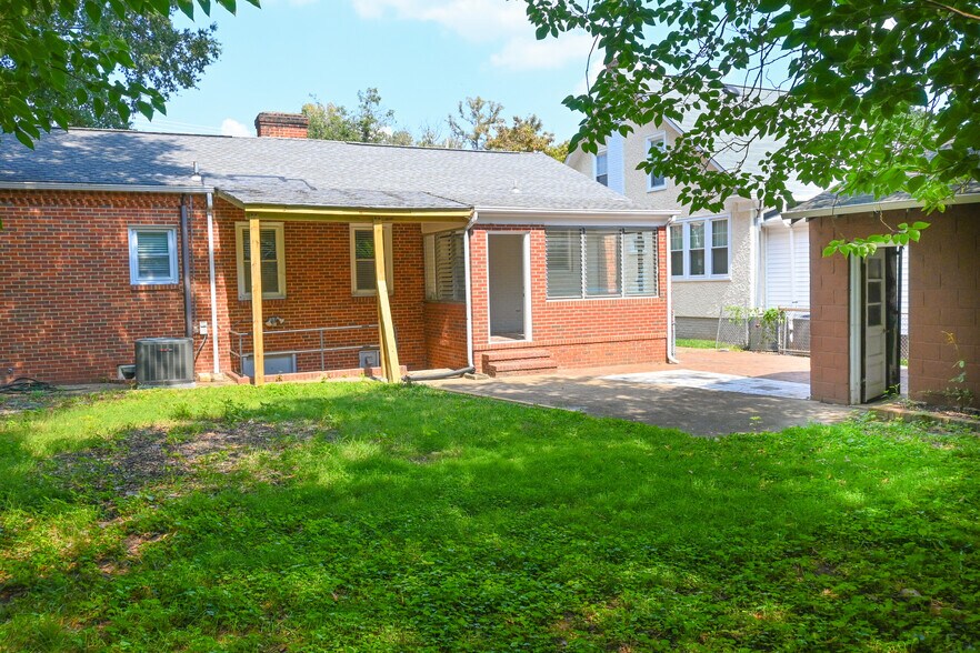 Building Photo - 6013 Patterson Ave