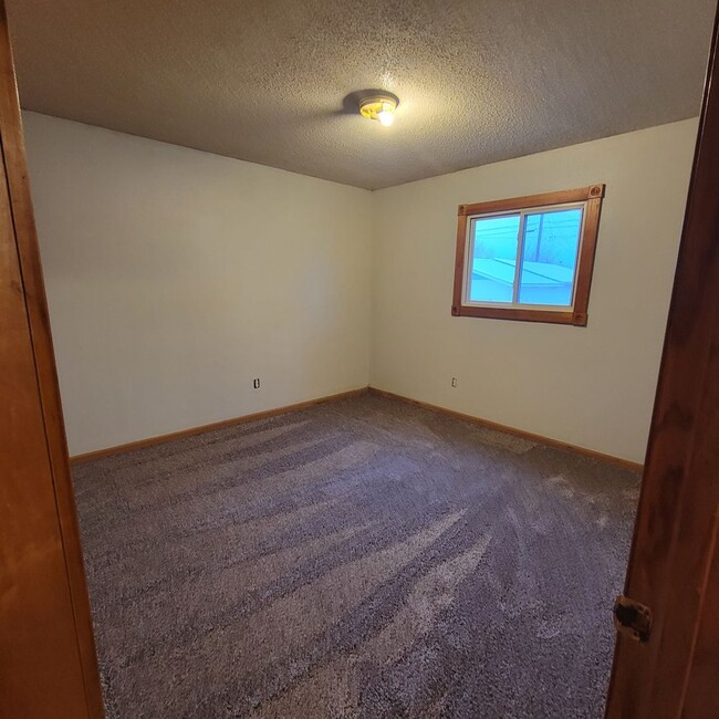 Building Photo - 3 Bed, 1 Bath Home for rent. One level liv...