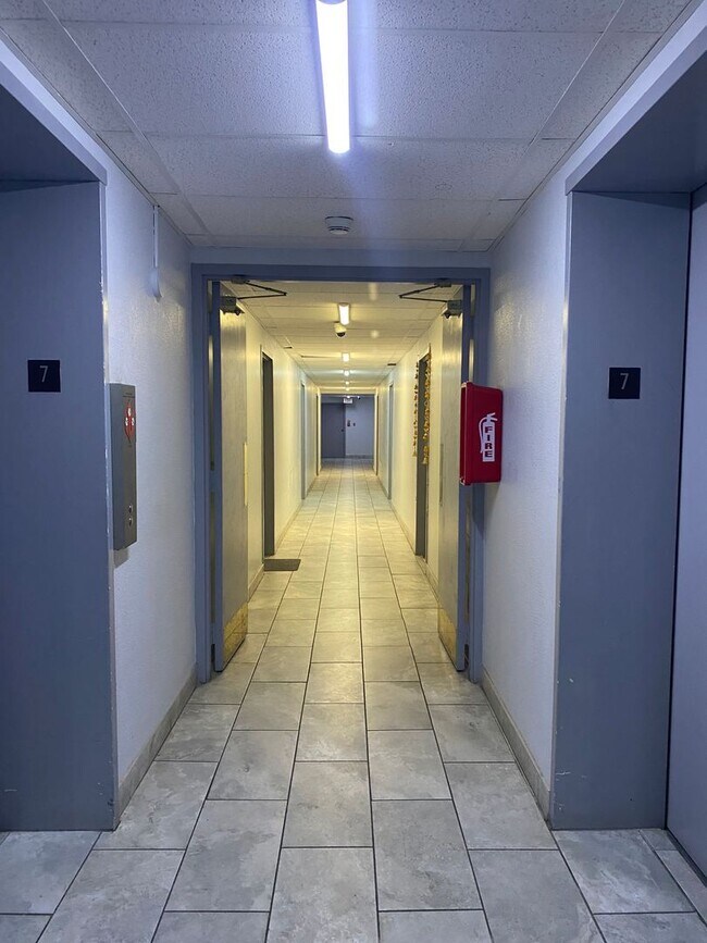 Building Photo - Five Points / USC Campus