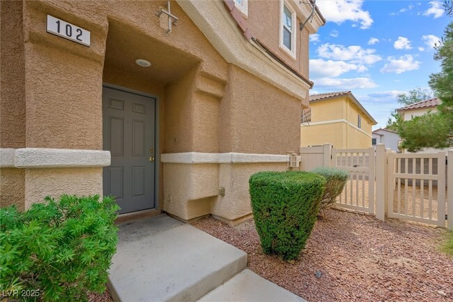 Building Photo - 10643 Petricola St