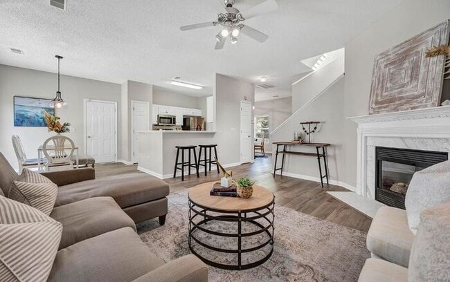 Building Photo - Remodeled home