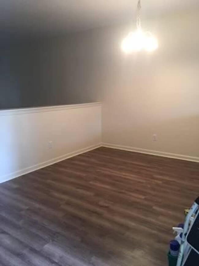 Building Photo - J202