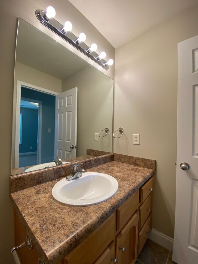 Building Photo - Home for Rent in Woodstock! View with 48 H...