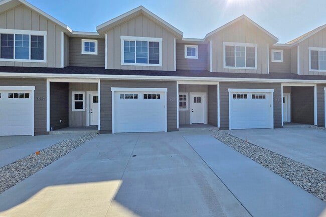 Building Photo - Cloverfield Townhomes