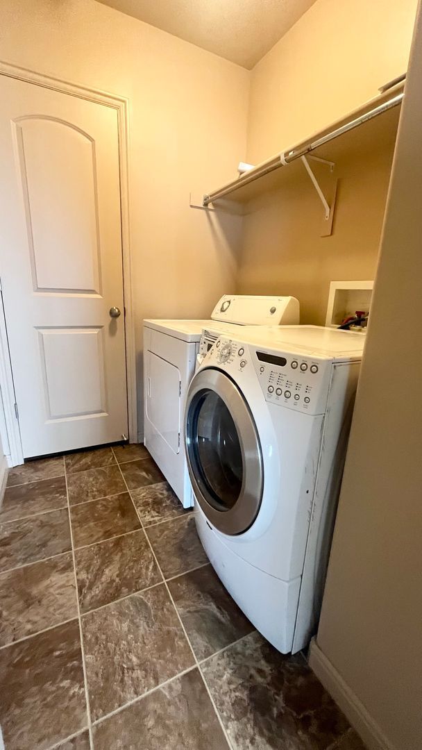 Building Photo - 1019 Village River Ln