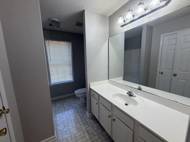 Building Photo - 230 Clinton Crossing Dr